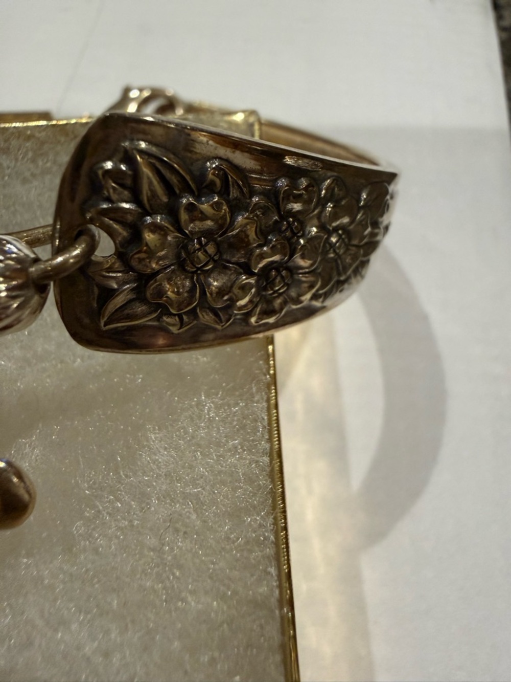 Vintage Floral silver-plated Flatware Spoon Bracelet 6”with cross - Picture 6 of 7